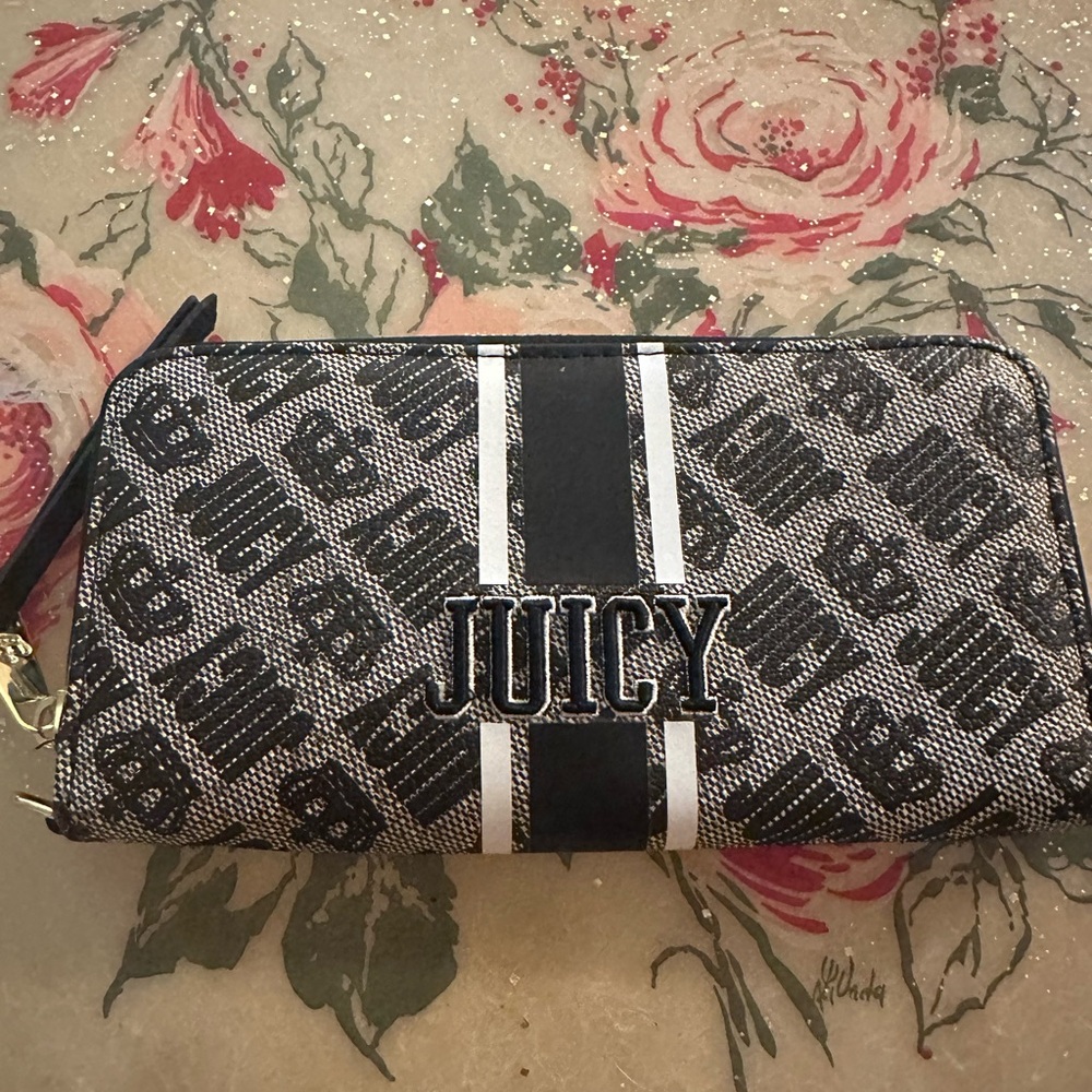 Juicy Couture Black and White Women's wallet